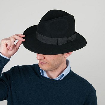 Fedora klobúk najznámejší tvar klobúka na svete